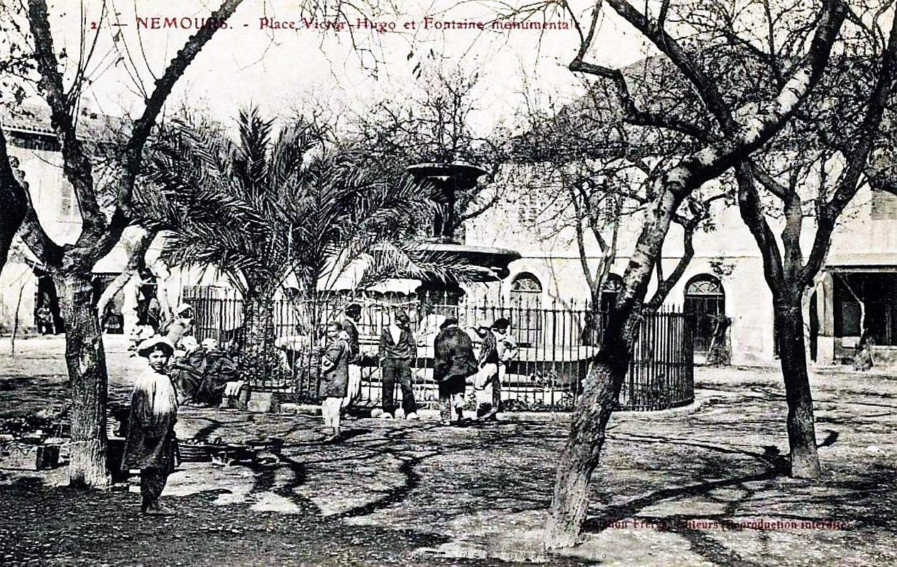 Nemours - Place Victor-Hugo - Fontaine monumentale .jpg